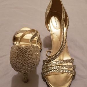 Bandolino silver strappy heels